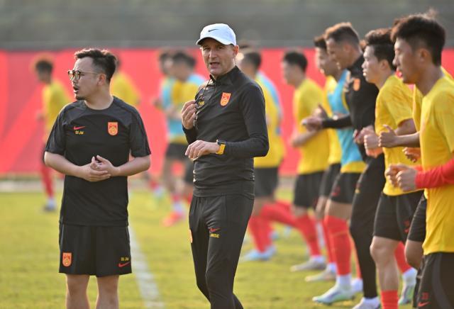 观察+挖潜!新国足与时间赛跑 战术组合不走亚运路