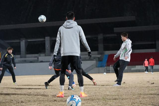 开云-夜训！湖州队备战浙江省城市足球联赛|足协|训练|队员|体能|家长_新浪体育_新浪新闻