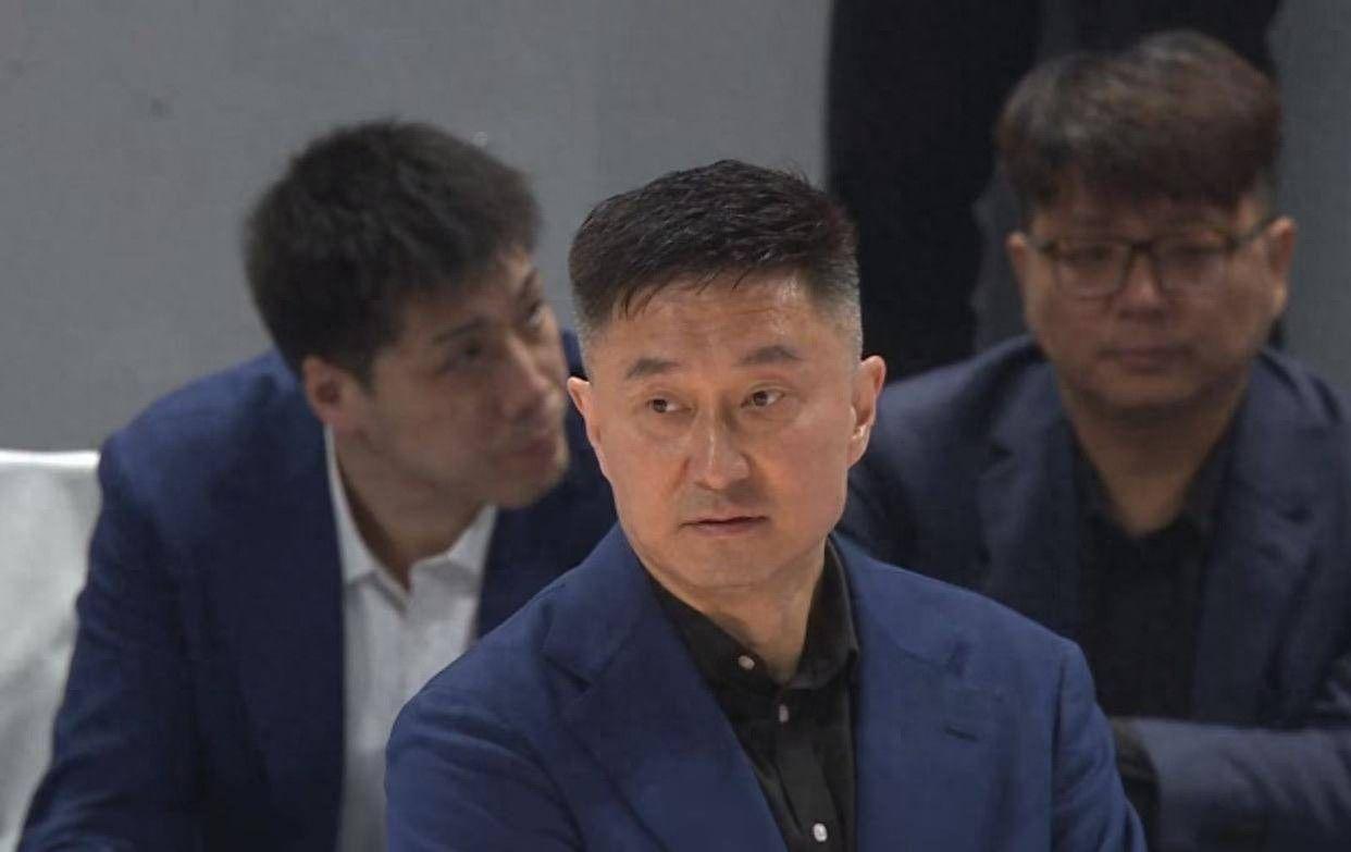 开云体育下载-骂懵焦泊乔，杜峰打压式执教反噬球队，球迷高呼：该下课了